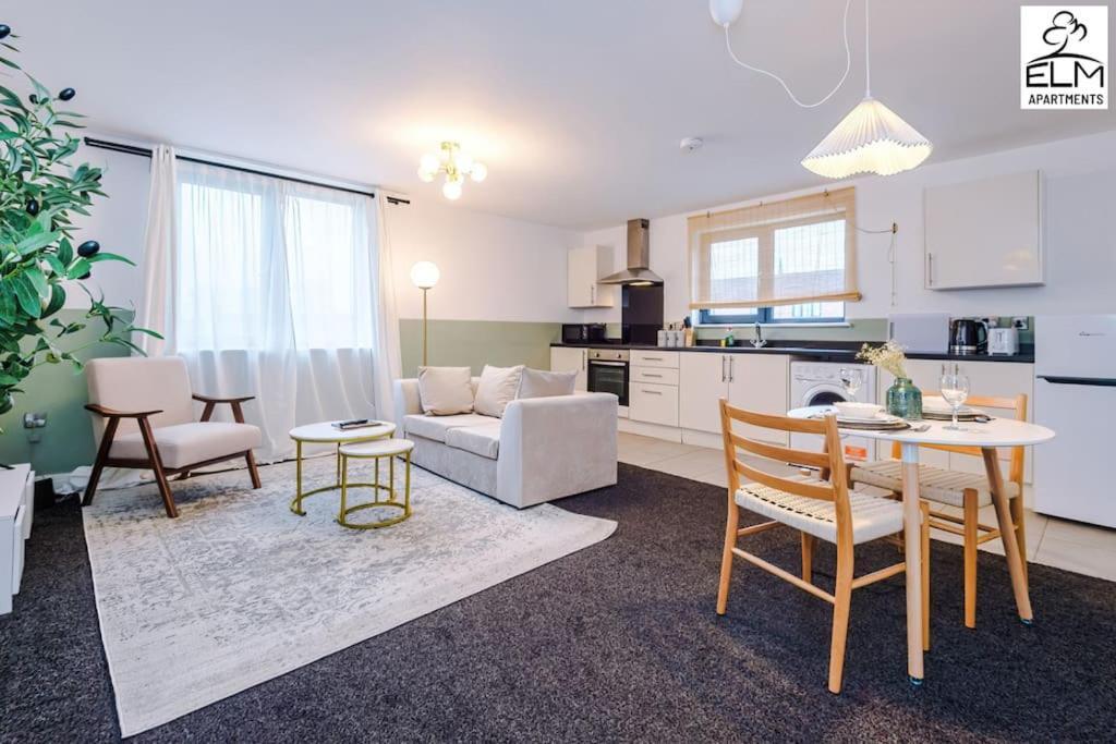 Cozy 1 Bedroom Apartment, Prime Location , Free Parking مانشستر المظهر الخارجي الصورة